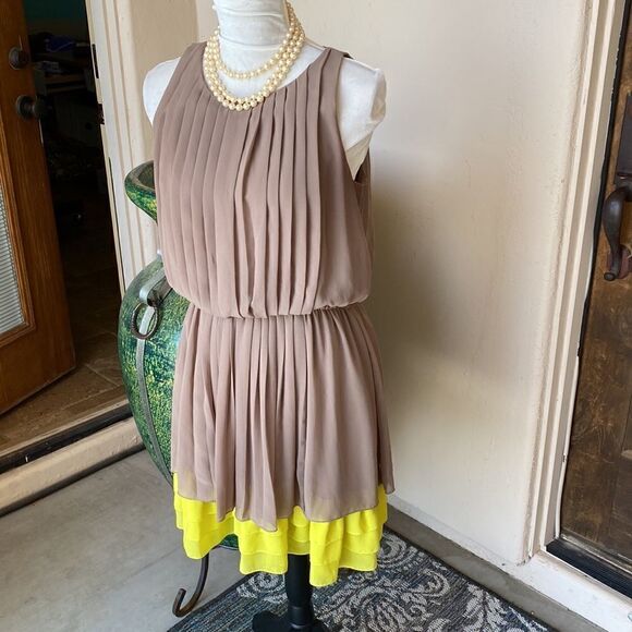 Pleated pull over sleeveless Jessica Simpson dress size medium - Picture 3 of 7